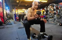 94歲的爺爺仍在堅(jiān)持！