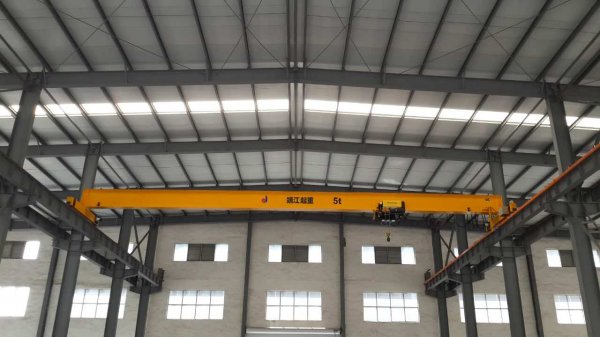 歐式起重機(jī)加入了防搖技術(shù)，運(yùn)行穩(wěn)定！