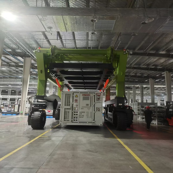 儲(chǔ)能行業(yè)用跨運(yùn)車的特點(diǎn)有哪些？