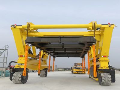 集裝箱跨運(yùn)車優(yōu)勢(shì)多，應(yīng)用廣！
